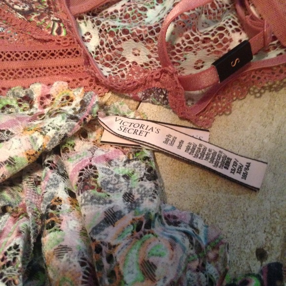 Victoria's Secret High Neck Set - Picture 8 of 8